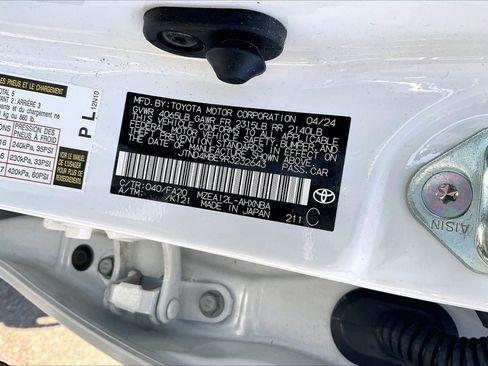 Used 2024 Toyota Corolla SE w/ SE Package FWD image 6