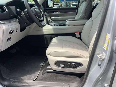 Used 2024 Jeep Wagoneer Series II w/ Flexible Seating Group RWD image 29