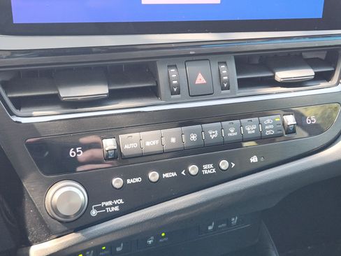 Certified 2023 Lexus ES 350 w/ Premium Package FWD image 13