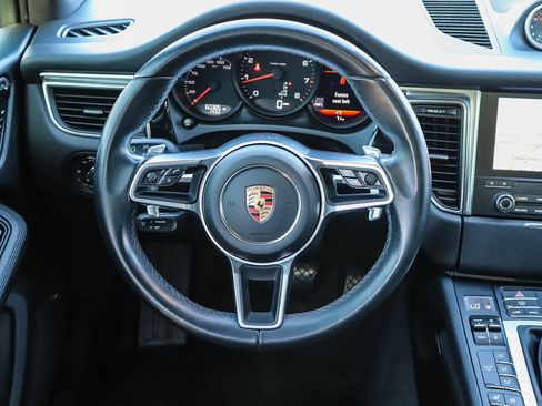 Used 2017 Porsche Macan image 16