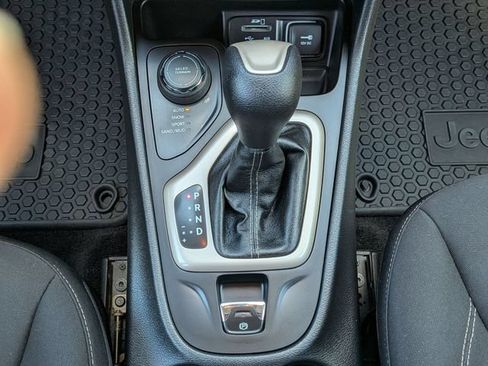 Used 2014 Jeep Cherokee Latitude w/ Comfort/Convenience Group AWD/4WD image 19