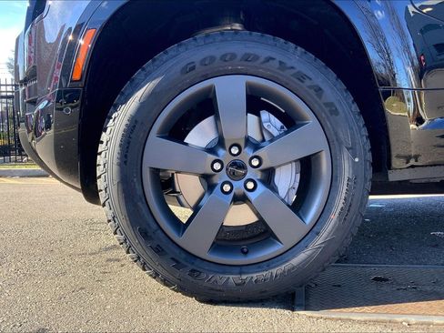 New 2026 Land Rover Defender 110 X-Dynamic SE image 11