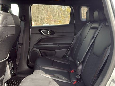 Certified 2025 Jeep Compass Trailhawk w/ Trailhawk Convenience Group AWD/4WD image 27