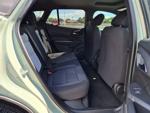 Used 2024 Chevrolet Trax RS w/ Sunroof Package FWD image 20