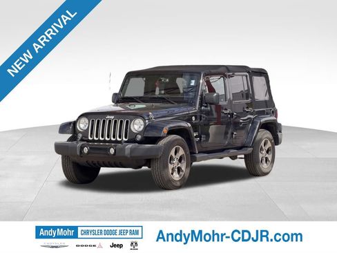 Used 2016 Jeep Wrangler Unlimited Sahara w/ Connectivity Group AWD/4WD image 3