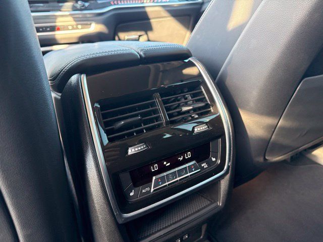 Used 2025 BMW X7 xDrive40i w/ Premium Package AWD/4WD image 16