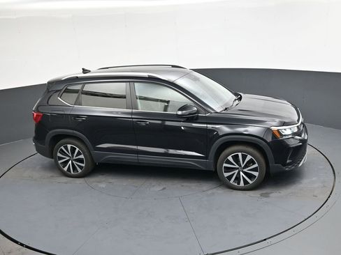 Used 2024 Volkswagen Taos SE image 29