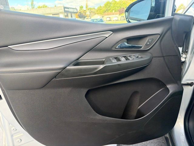 Used 2023 Chevrolet Bolt LT FWD image 17