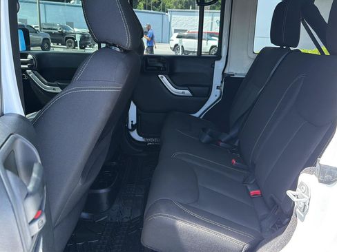 Used 2015 Jeep Wrangler Unlimited Sahara w/ Connectivity Group AWD/4WD image 11