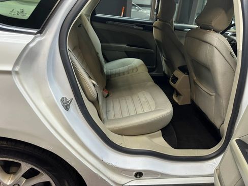 Used 2019 Ford Fusion SE FWD image 25