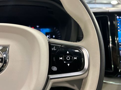 Certified 2025 Volvo XC60 B5 Ultra AWD/4WD image 14