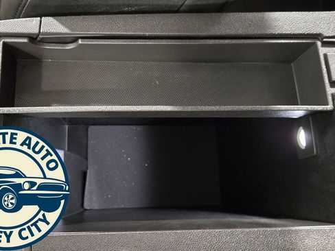 Used 2024 Chevrolet Equinox Premier image 17