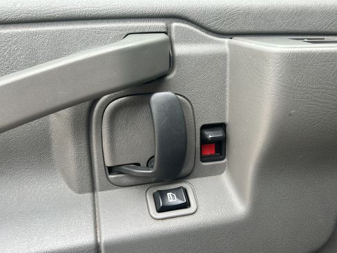 Used 2021 Chevrolet Express 2500 w/ Driver Convenience Package RWD image 17