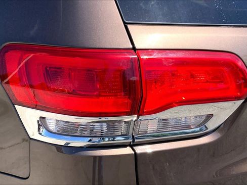 Used 2019 Jeep Grand Cherokee Overland AWD/4WD image 26