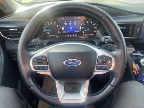 Used 2021 Ford Explorer Limited w/ Equipment Group 301A AWD/4WD image 27