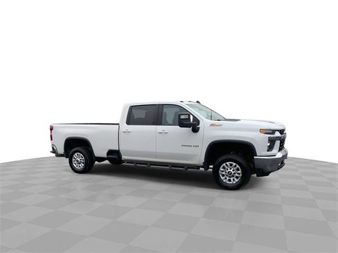 Used 2022 Chevrolet Silverado 2500 LT w/ Convenience Package image 2