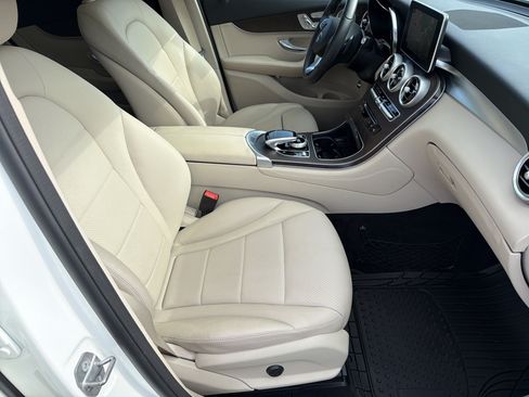 Used 2019 Mercedes-Benz GLC 300 image 11