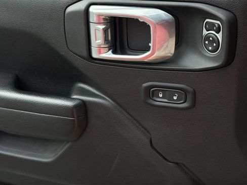 Used 2022 Jeep Gladiator Sport AWD/4WD image 35