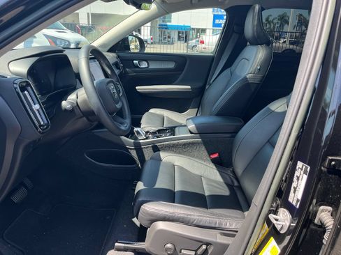 Used 2023 Volvo XC40 B5 Plus w/ Driver Assist Package AWD/4WD image 9