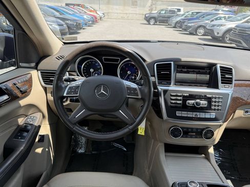Used 2014 Mercedes-Benz ML 350 BlueTEC 4MATIC image 9