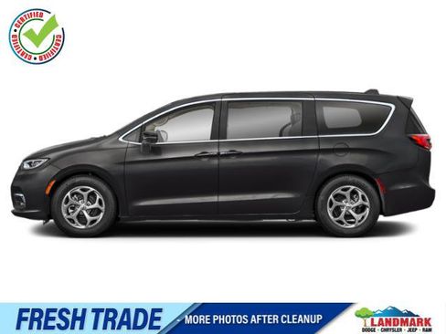 Used 2025 Chrysler Pacifica Limited FWD image 1