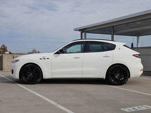 Used 2022 Maserati Levante GT image 2
