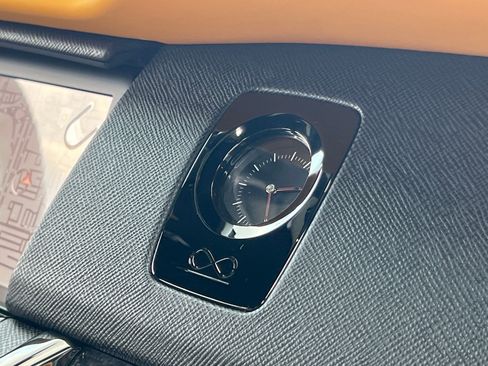 Used 2023 Rolls-Royce Cullinan Black Badge w/ Dark Exterior Package AWD/4WD image 37