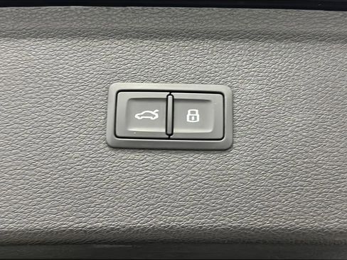 Used 2022 Audi Q5 2.0T Premium w/ Convenience Package image 29