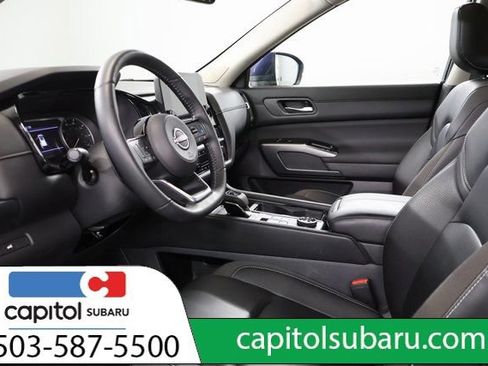 Used 2025 Nissan Pathfinder SL w/ SL Premium Package AWD/4WD image 13