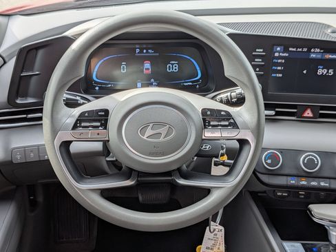 Used 2025 Hyundai Elantra SE w/ Cargo Package FWD image 30