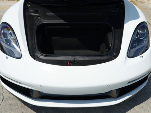 Used 2024 Porsche 718 Boxster image 8