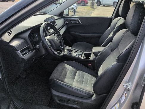 Used 2024 Mitsubishi Outlander SE image 7