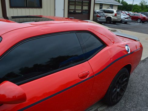 Used 2015 Dodge Challenger SXT w/ Driver Convenience Group RWD image 4