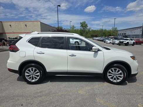 Used 2018 Nissan Rogue SV FWD image 15