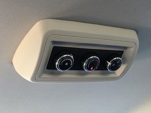 Used 2019 Dodge Grand Caravan SE w/ UConnect Hands-Free Group image 9