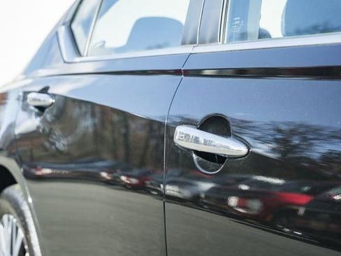 Used 2023 Nissan Altima 2.5 SV w/ SV Premium Package image 18