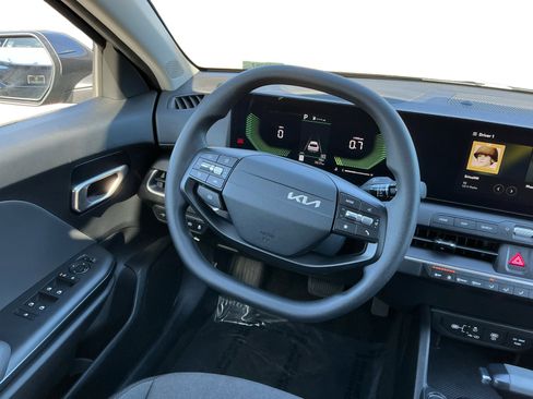 Used 2025 Kia K4 LXS image 11