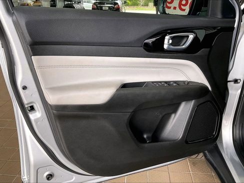 Used 2025 Jeep Compass Limited image 2