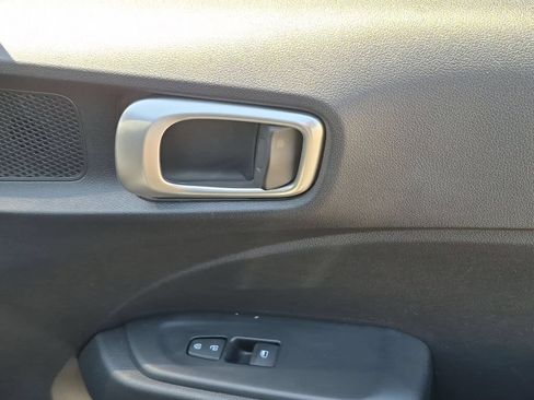 Used 2025 Hyundai Venue SEL FWD image 34