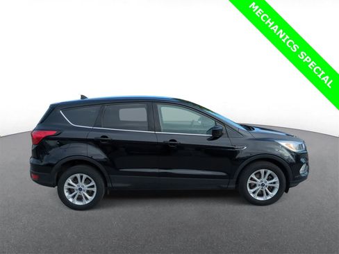 Used 2019 Ford Escape SE image 9