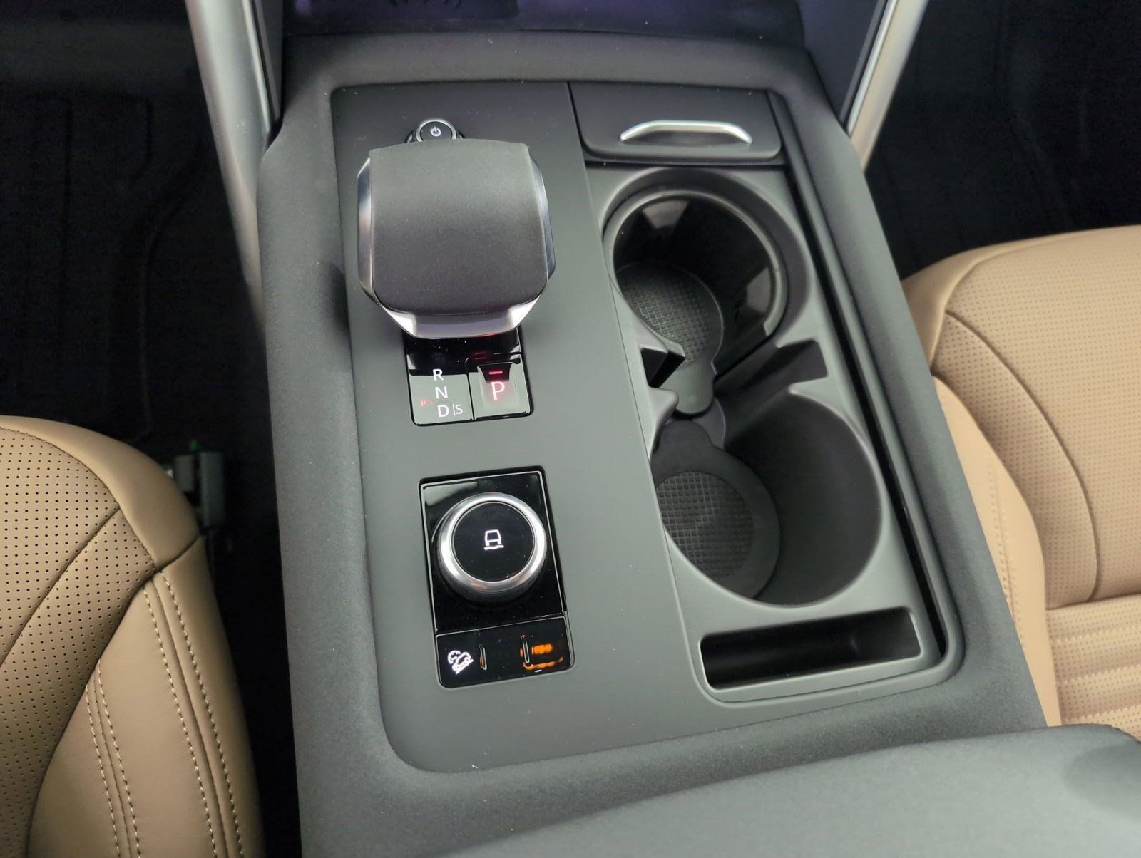 Used 2025 Land Rover Discovery Dynamic SE AWD/4WD image 25