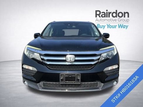 Used 2017 Honda Pilot Touring image 2