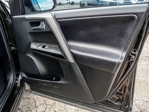 Used 2018 Toyota RAV4 Limited FWD image 19
