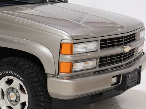 Used 2000 Chevrolet Tahoe Z71 w/ Comfort & Security Pkg AWD/4WD image 12