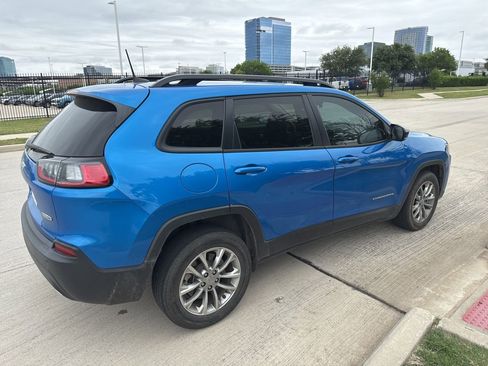 Used 2022 Jeep Cherokee Latitude Lux FWD image 2