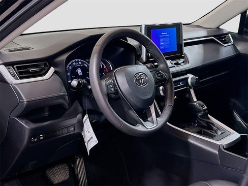 Used 2023 Toyota RAV4 XLE Premium image 7