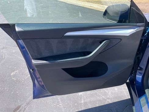 Used 2024 Tesla Model Y Long Range AWD/4WD image 11