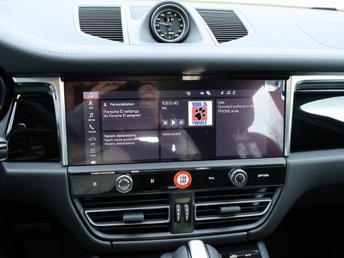 New 2026 Porsche Macan image 23