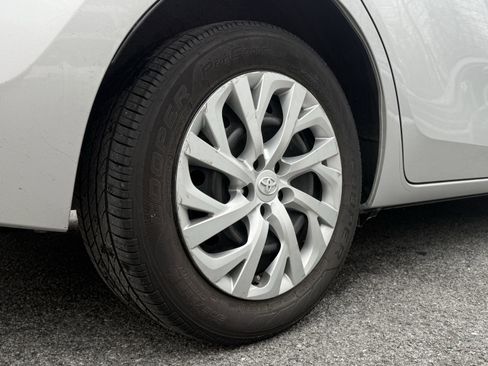 Used 2019 Toyota Corolla LE image 12