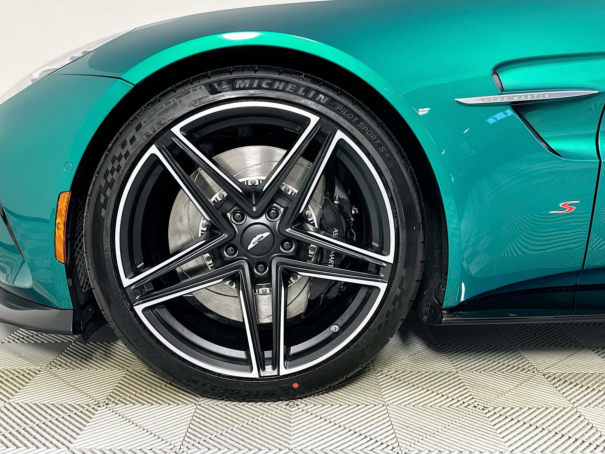 New 2026 Aston Martin V8 Vantage S RWD image 9